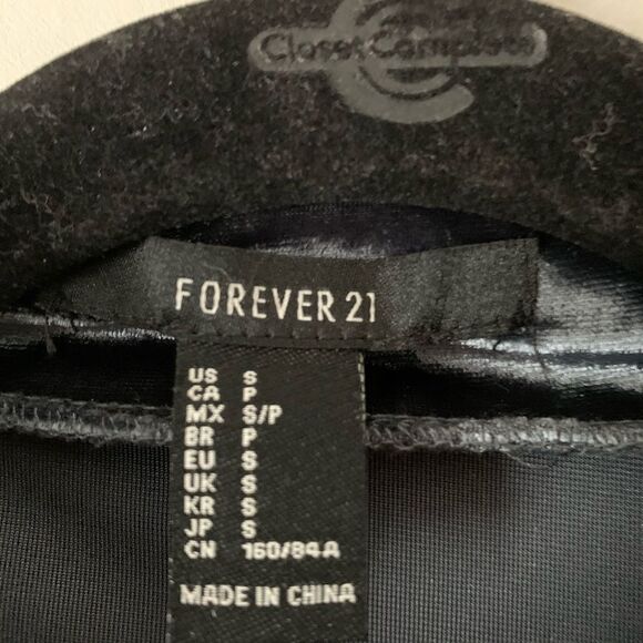 Forever 21 blue velour cropped top, stand up collar, great condition, size S/P - Picture 2 of 4